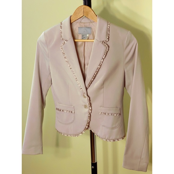 H&M Jackets & Blazers - H&M - ruffles trim cropped blazer 💰2/$30